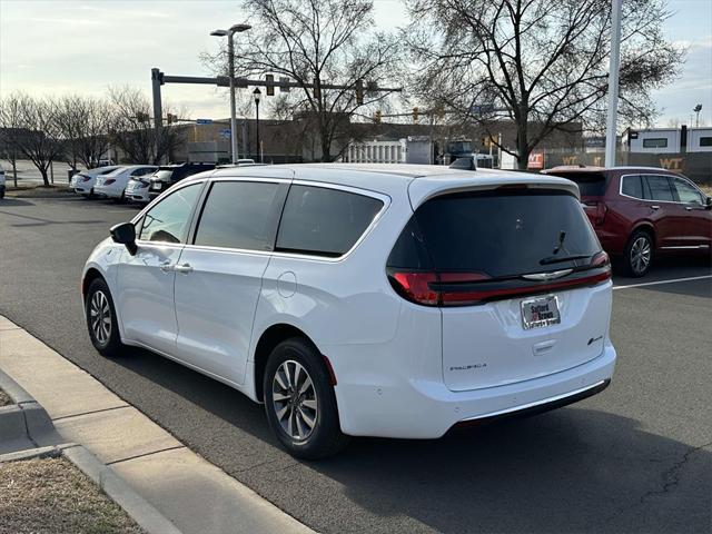 new 2025 Chrysler Pacifica Hybrid car, priced at $35,405