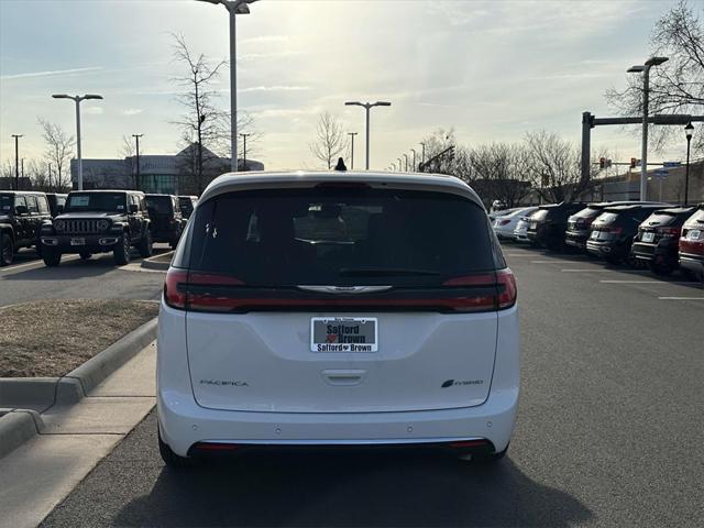 new 2025 Chrysler Pacifica Hybrid car, priced at $35,405