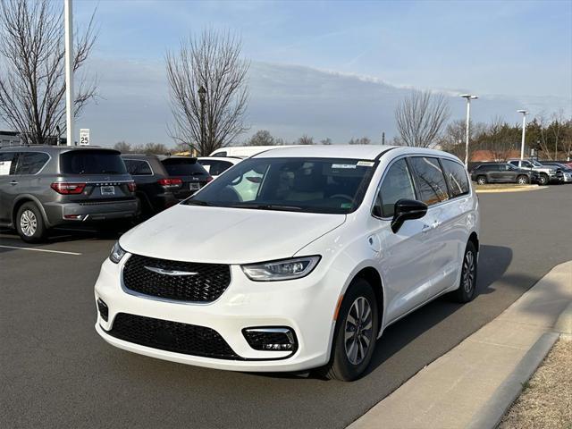 new 2025 Chrysler Pacifica Hybrid car, priced at $35,405