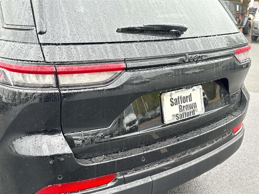 new 2025 Jeep Grand Cherokee car, priced at $38,807