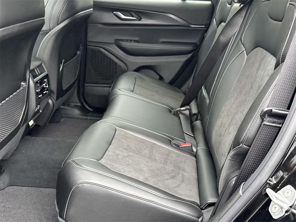new 2025 Jeep Grand Cherokee car, priced at $38,807