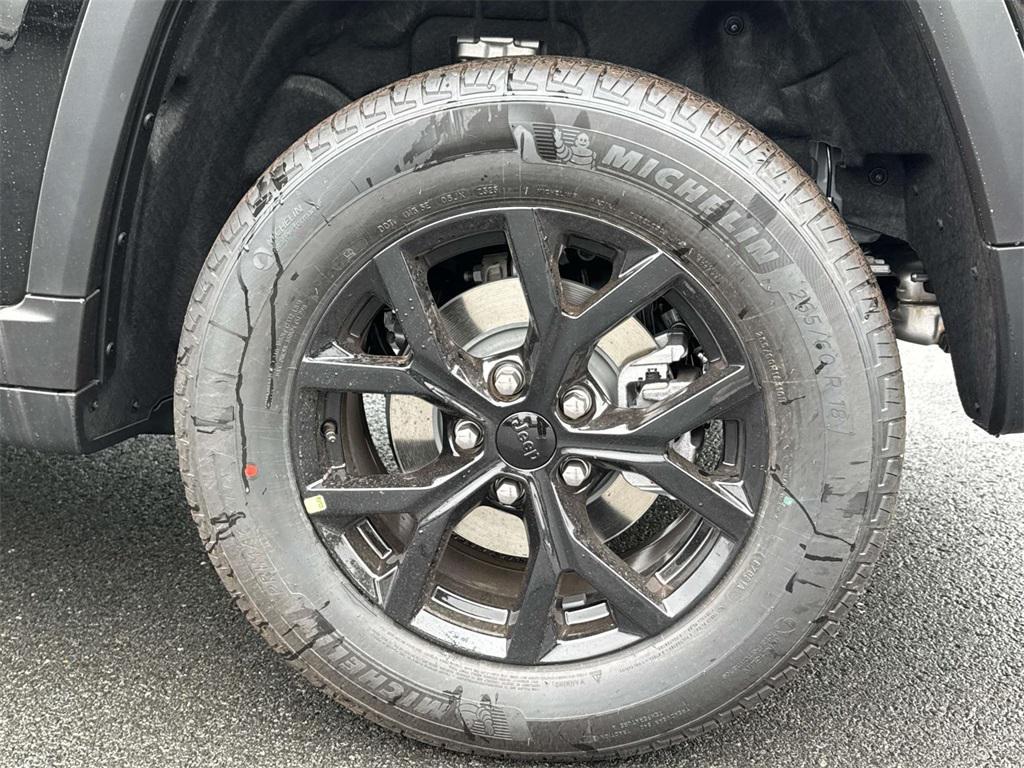 new 2025 Jeep Grand Cherokee car, priced at $38,807
