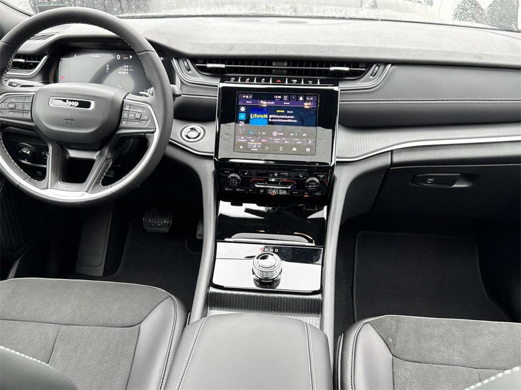 new 2025 Jeep Grand Cherokee car, priced at $38,807