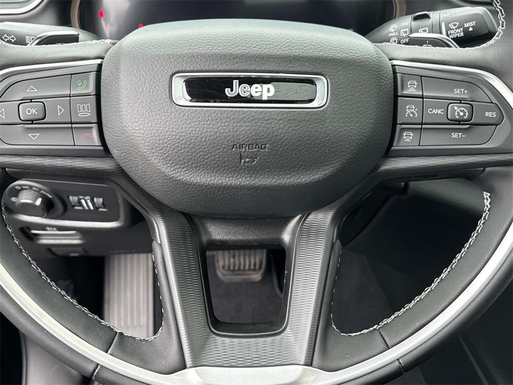 new 2025 Jeep Grand Cherokee car, priced at $38,807