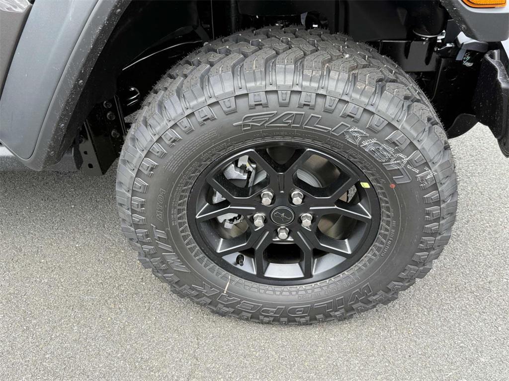 new 2025 Jeep Wrangler car, priced at $48,557