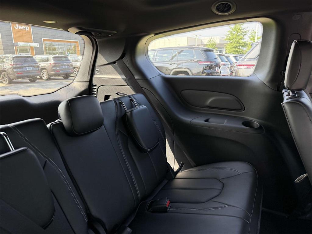 new 2025 Chrysler Pacifica car, priced at $40,486