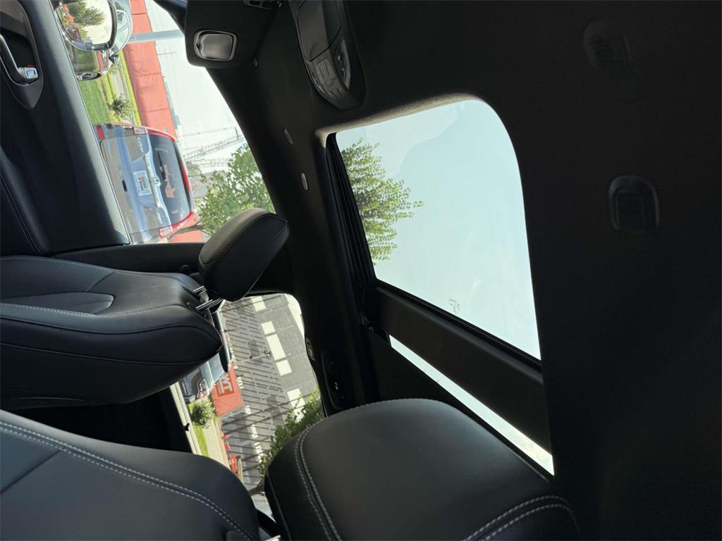 new 2025 Chrysler Pacifica car, priced at $40,486