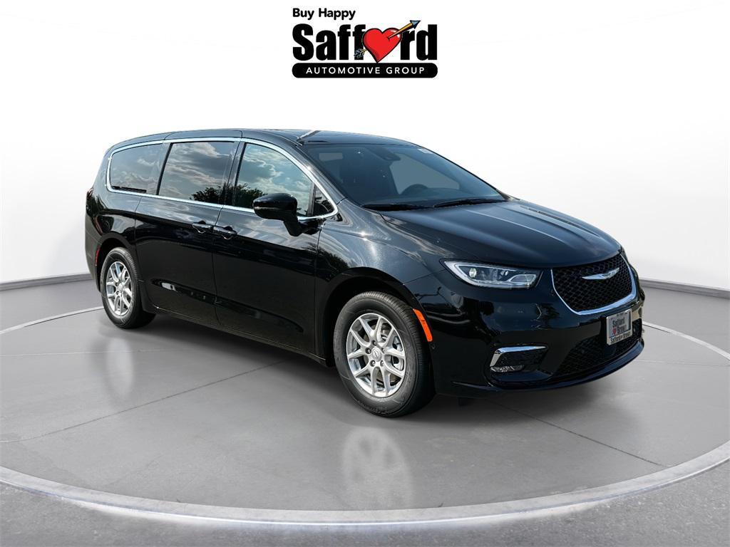 new 2025 Chrysler Pacifica car, priced at $40,486