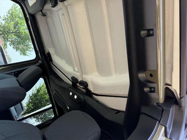 new 2025 Jeep Gladiator car, priced at $46,000
