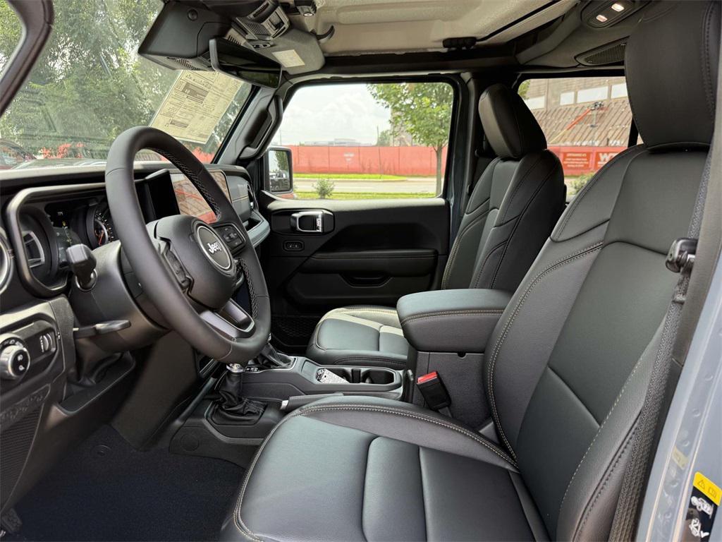 new 2025 Jeep Gladiator car, priced at $42,926