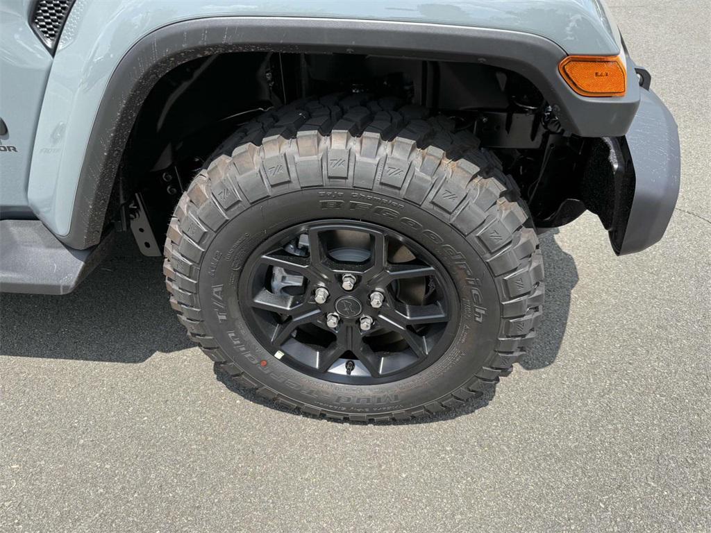 new 2025 Jeep Gladiator car, priced at $42,926