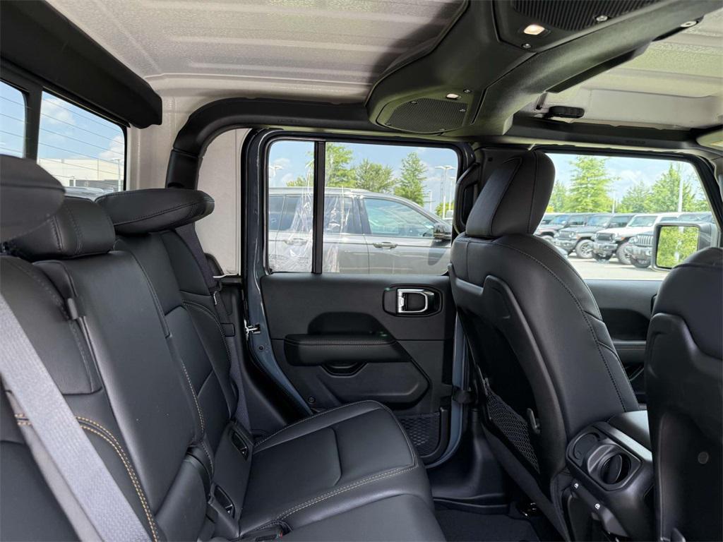 new 2025 Jeep Gladiator car, priced at $42,926