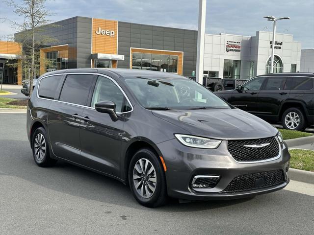 used 2022 Chrysler Pacifica Hybrid car, priced at $26,290