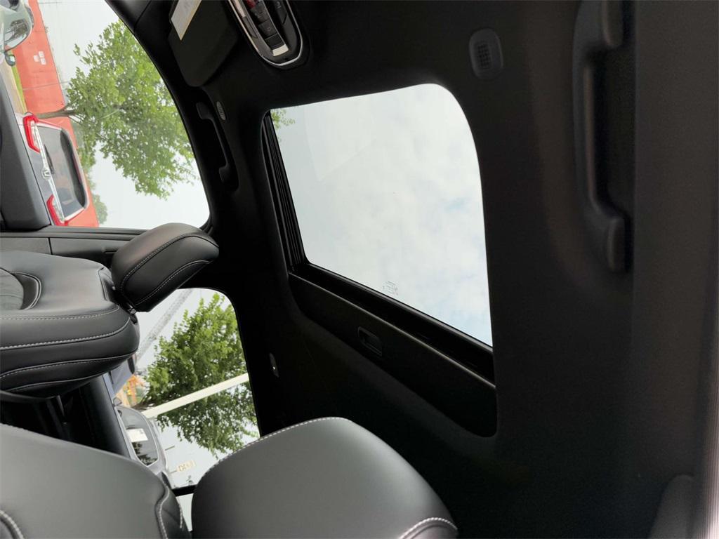 new 2025 Jeep Grand Cherokee L car, priced at $42,380
