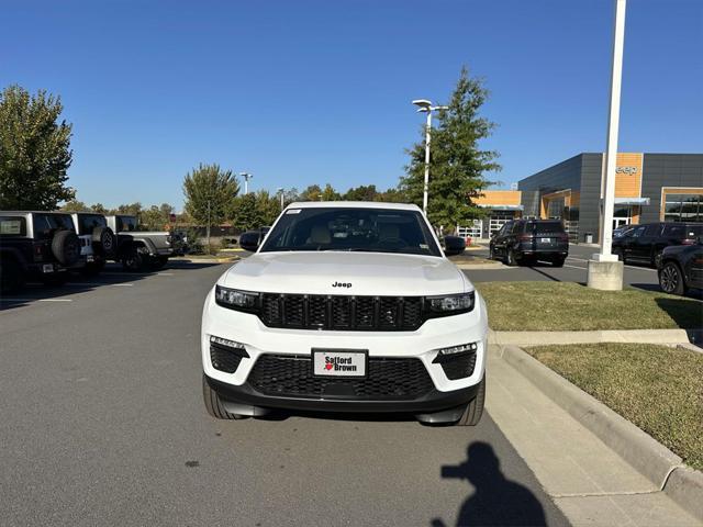 new 2025 Jeep Grand Cherokee car, priced at $51,296