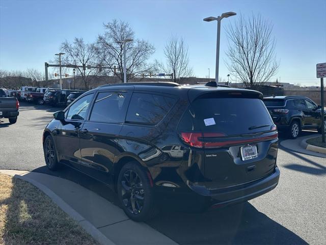 new 2025 Chrysler Pacifica car, priced at $47,768