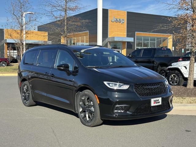 new 2025 Chrysler Pacifica car, priced at $48,268