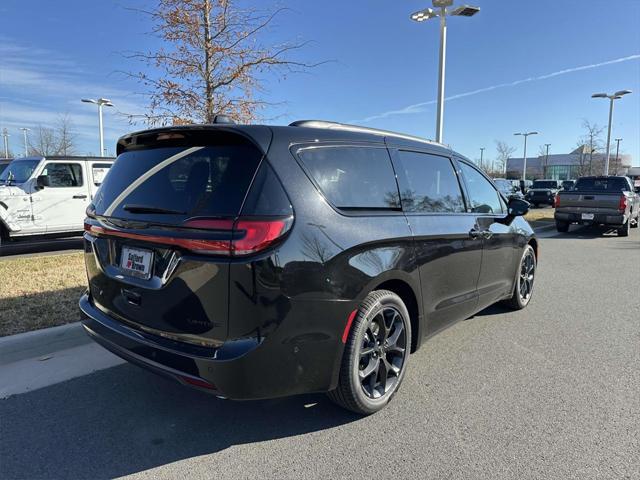 new 2025 Chrysler Pacifica car, priced at $47,768