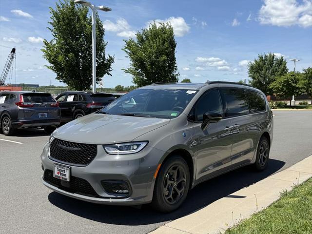 new 2025 Chrysler Pacifica Hybrid car, priced at $43,633