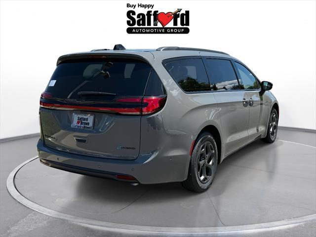 new 2025 Chrysler Pacifica Hybrid car, priced at $41,681