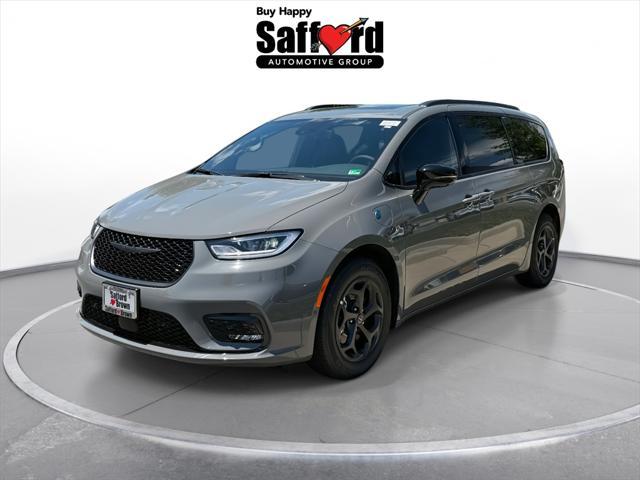 new 2025 Chrysler Pacifica Hybrid car, priced at $41,681