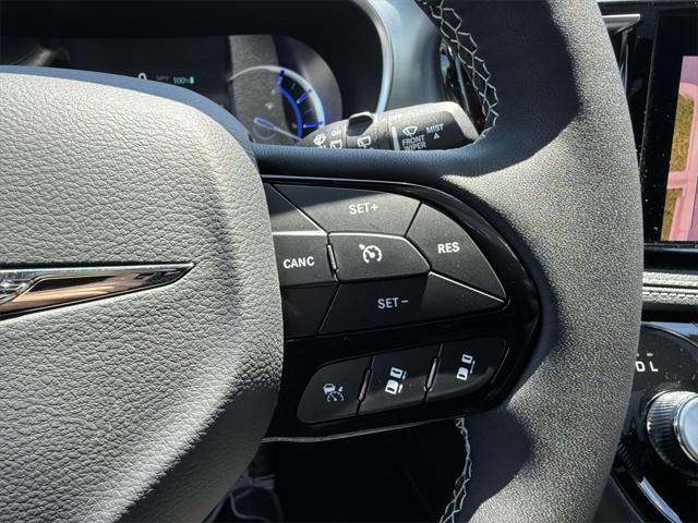 new 2025 Chrysler Pacifica Hybrid car, priced at $43,633