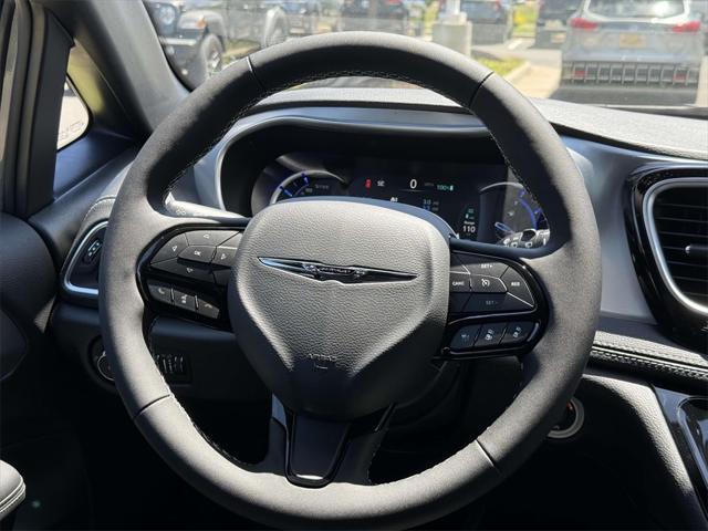 new 2025 Chrysler Pacifica Hybrid car, priced at $43,633