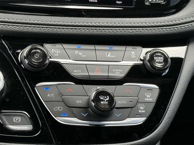 new 2025 Chrysler Pacifica Hybrid car, priced at $43,633