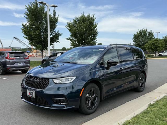 new 2025 Chrysler Pacifica Hybrid car, priced at $43,633
