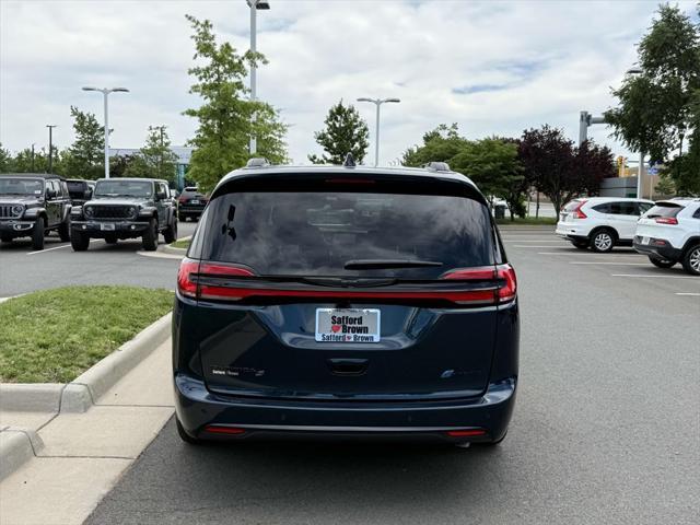 new 2025 Chrysler Pacifica Hybrid car, priced at $43,633
