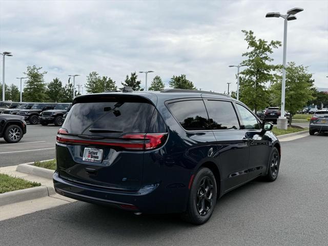 new 2025 Chrysler Pacifica Hybrid car, priced at $43,633