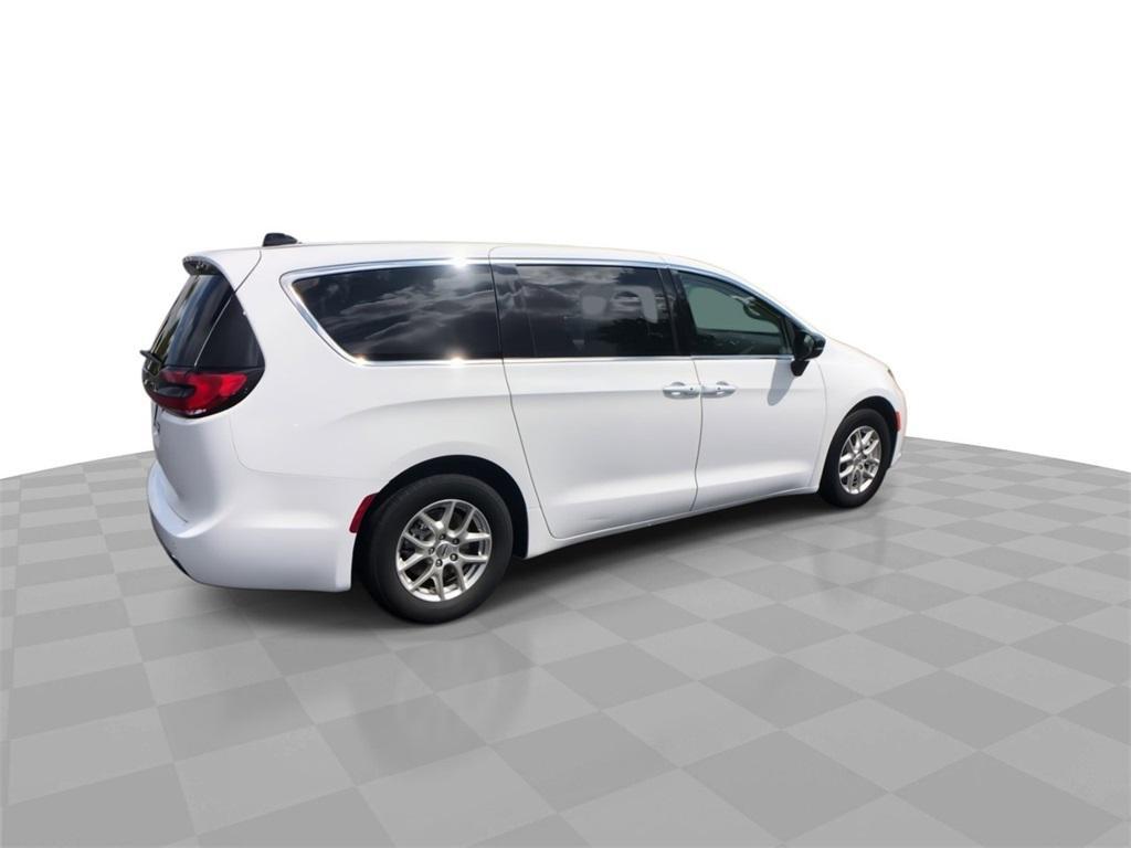 used 2024 Chrysler Pacifica car, priced at $27,699