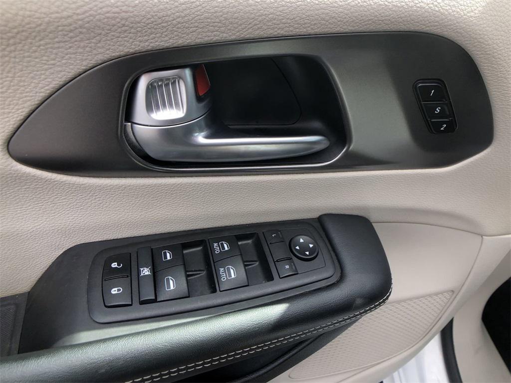 used 2024 Chrysler Pacifica car, priced at $27,699