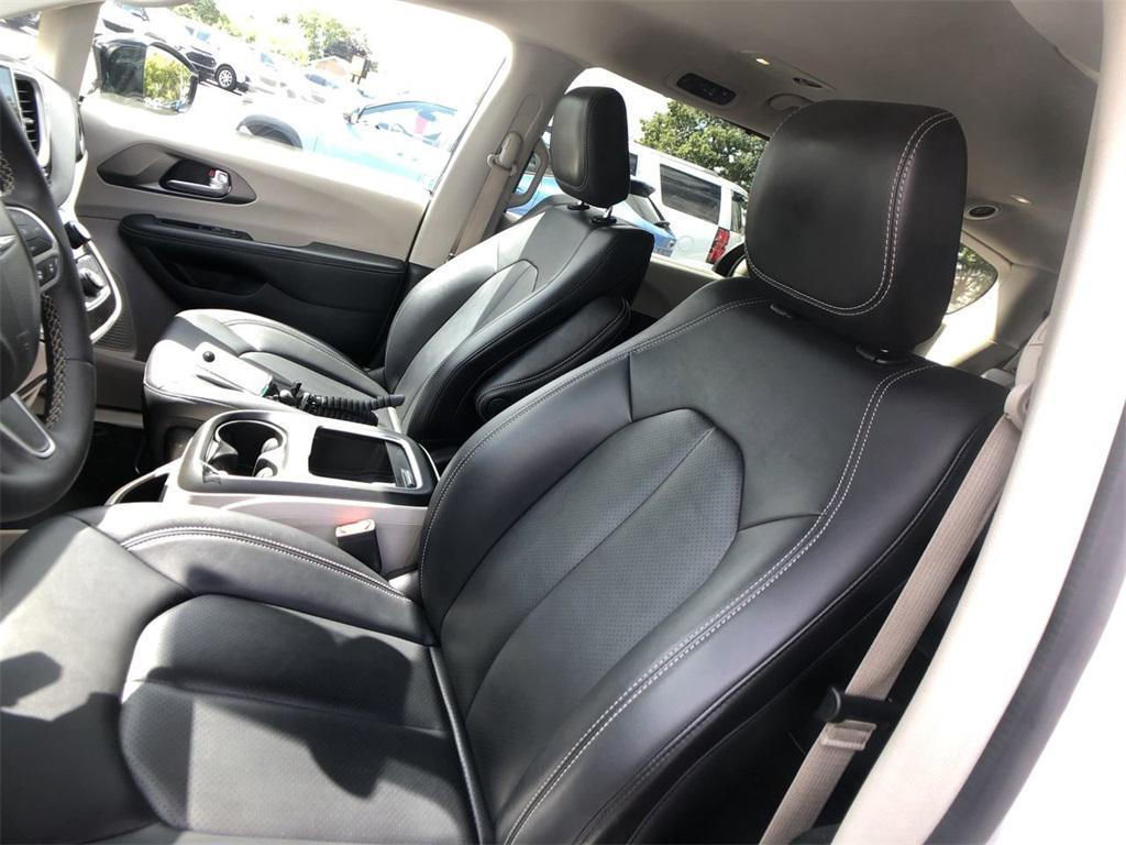 used 2024 Chrysler Pacifica car, priced at $27,699