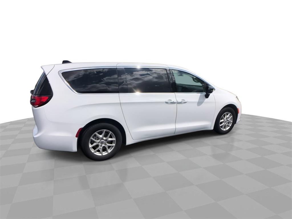 used 2024 Chrysler Pacifica car, priced at $27,699