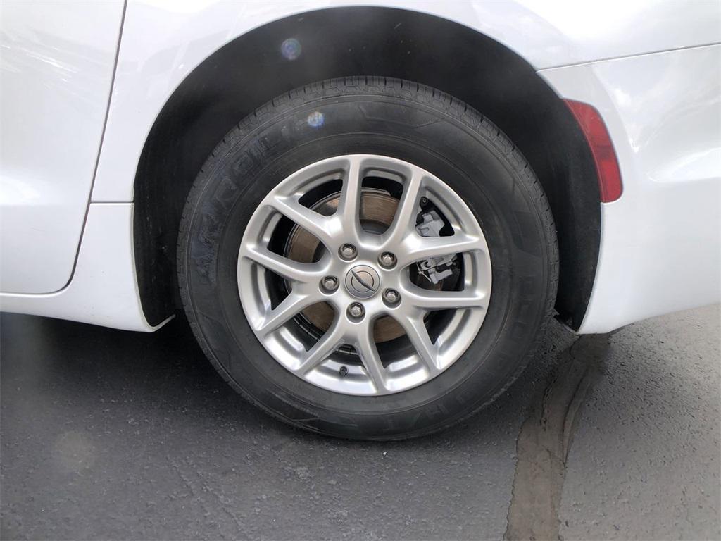 used 2024 Chrysler Pacifica car, priced at $27,699