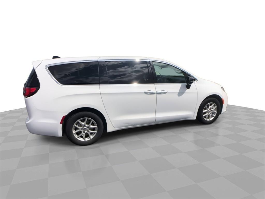 used 2024 Chrysler Pacifica car, priced at $27,699