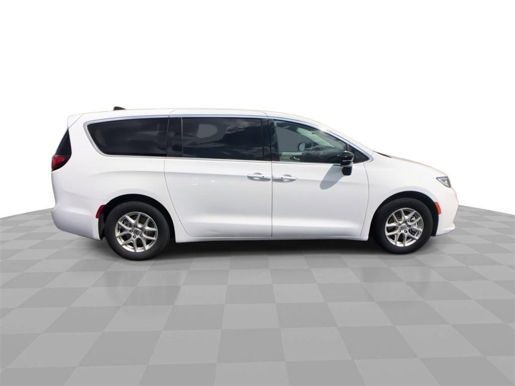 used 2024 Chrysler Pacifica car, priced at $27,699