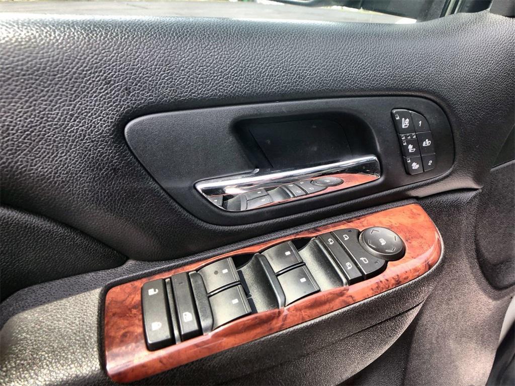 used 2011 Chevrolet Avalanche car, priced at $5,999