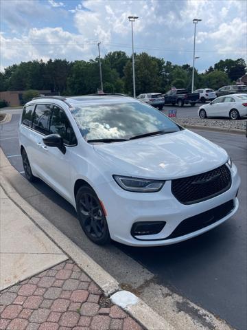 new 2023 Chrysler Pacifica car