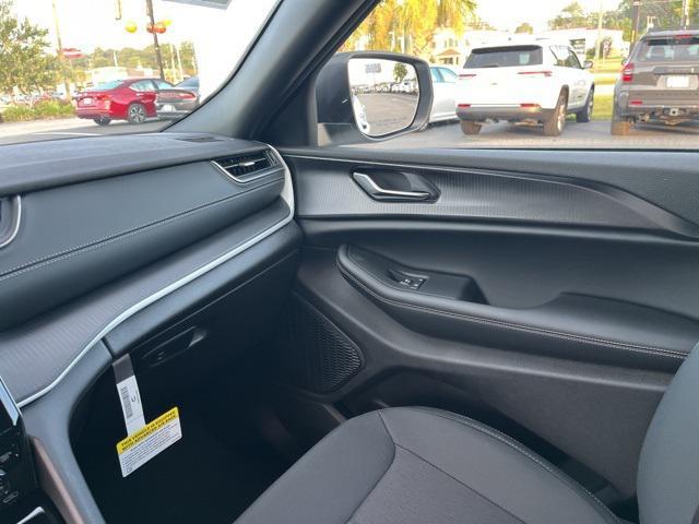 new 2025 Jeep Grand Cherokee car, priced at $34,904