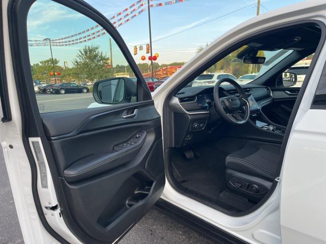 new 2025 Jeep Grand Cherokee car, priced at $34,904