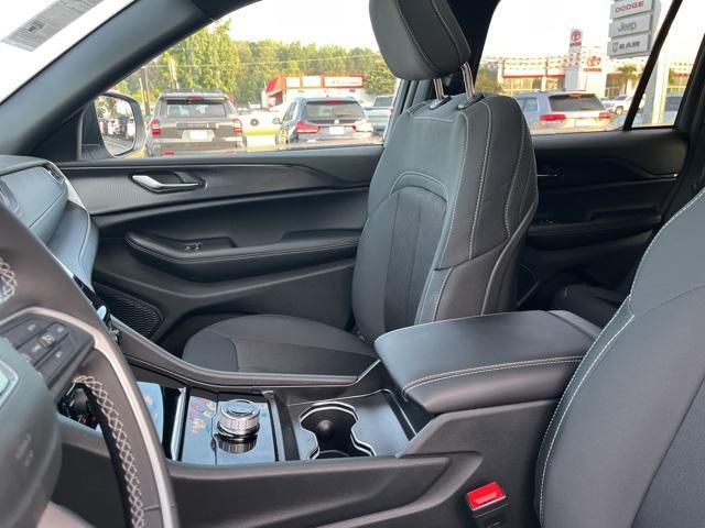 new 2025 Jeep Grand Cherokee car, priced at $34,904