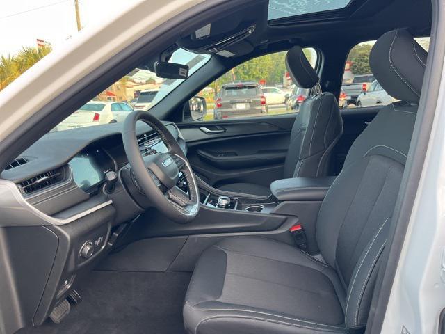 new 2025 Jeep Grand Cherokee car, priced at $34,904