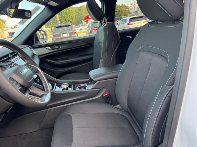 new 2025 Jeep Grand Cherokee car, priced at $34,904