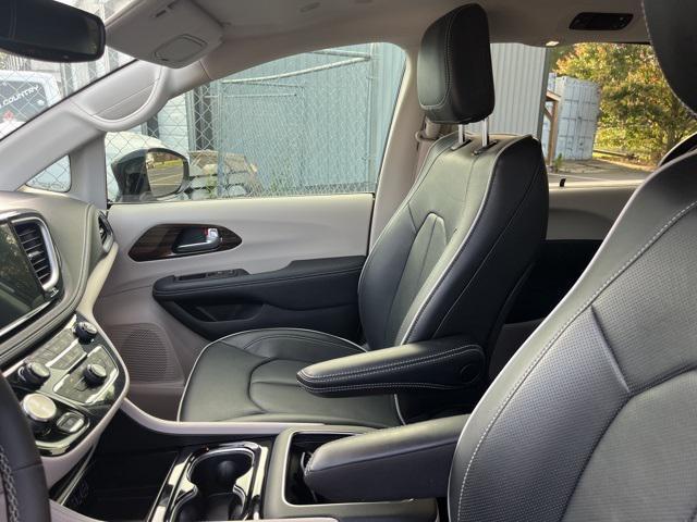 used 2024 Chrysler Pacifica car, priced at $43,299