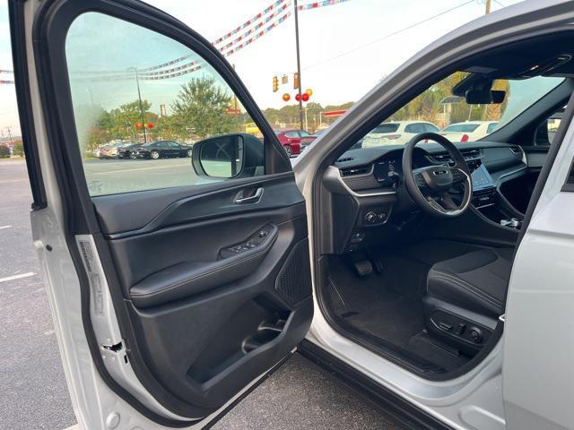 new 2025 Jeep Grand Cherokee car, priced at $35,078
