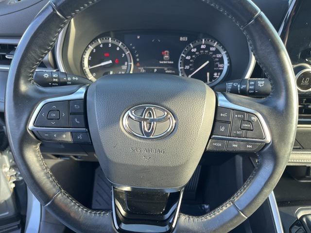 used 2021 Toyota Highlander car, priced at $32,599