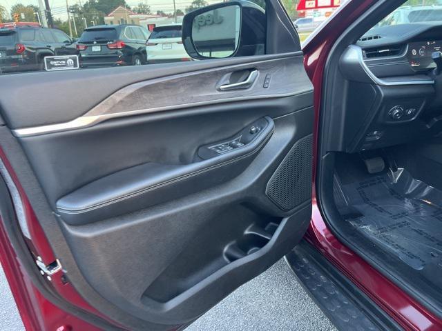 used 2025 Jeep Grand Cherokee car, priced at $44,399