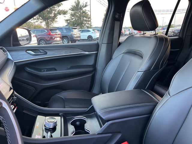 used 2025 Jeep Grand Cherokee car, priced at $44,399